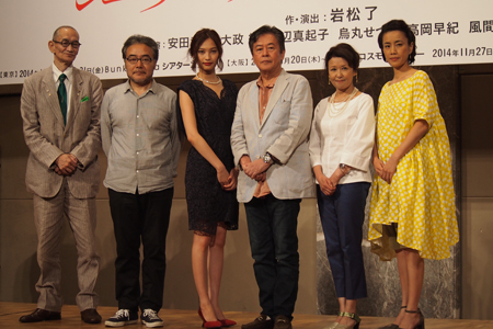 左から、升田高寛 東急文化村 代表取締役社長、岩松了、大政絢、風間杜夫、烏丸せつこ、渡辺真起子