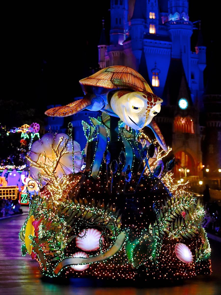 TDL】新「エレクトリカルパレード」リニューアル後初のクリスマス限定