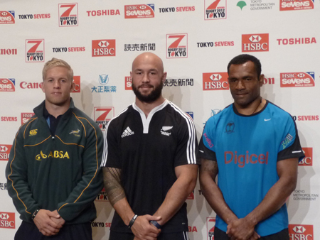 左から南アフリカ代表キャプテンのカイル・ブラウン、ニュージーランド代表キャプテンのDJ フォーブス、フィジー代表キャプテンのセテファノ・ザカウ