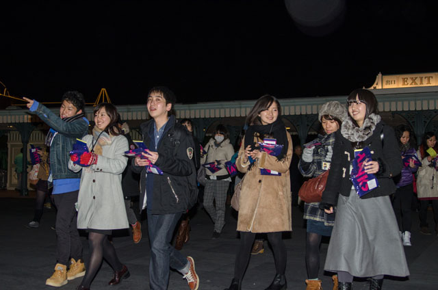 閉園後の東京ディズニーランドにキャスト約1万6000人が集結