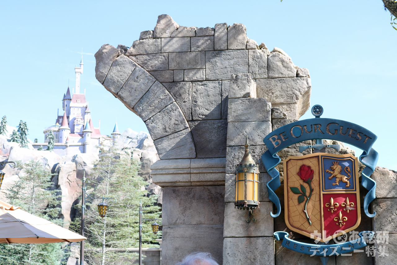 『美女と野獣』の世界そのまま! マジック・キングダム「ビー・アワ・ゲスト・レストラン」予約&利用ガイド（写真 1/8