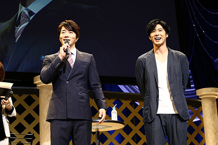 『野王～愛と欲望の果て～ Premium Event 2014』に登場したクォン・サンウ（左）とユンホ（東方神起）