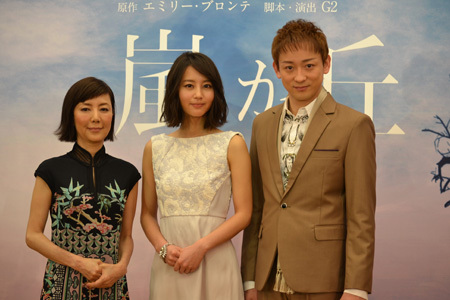 舞台『嵐が丘』の製作発表(左から）戸田恵子、堀北真希、山本耕史
