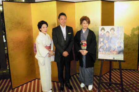 『華岡青洲の妻』出演者　左から波乃久里子、三田村邦彦、水谷八重子