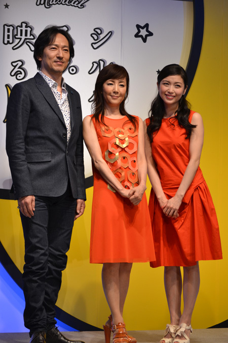 左から、鈴木綜馬、戸田恵子、新妻聖子