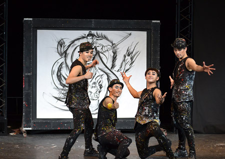 「アクションドローイングHERO(ヒーロー)」日本公演に出演するチャップリンチーム