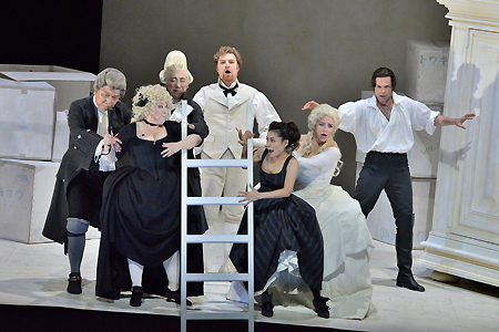 新国立劇場オペラ「フィガロの結婚」（2013年10月）　撮影：三枝近志
