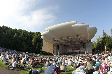ピクニックコンサート(PMF2011より)札幌芸術の森・野外ステージ　写真提供：PMF組織委員会