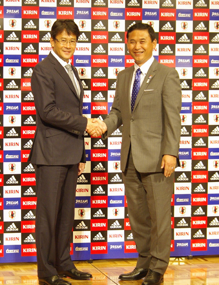 左から、U-23日本代表・関塚隆監督、なでしこジャパン・佐々木則夫監督