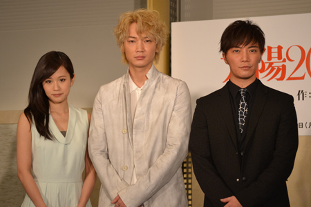 左から、前田敦子、綾野剛、成宮寛貴