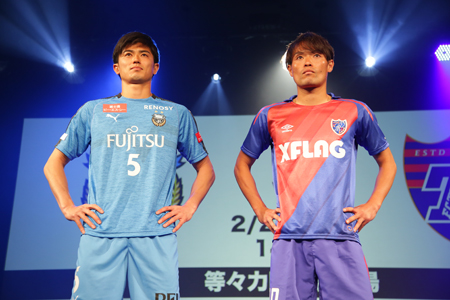 (写真左より)谷口彰悟(川崎フロンターレ)、東慶悟(FC東京) (C)J.LEAGUE