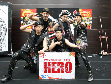 初の日本公演を行う「アクション：ドローイング [HERO］」チャップリンチーム