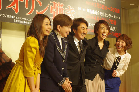左から、吉川友、鳳蘭、市村正親、水夏希、大塚千弘