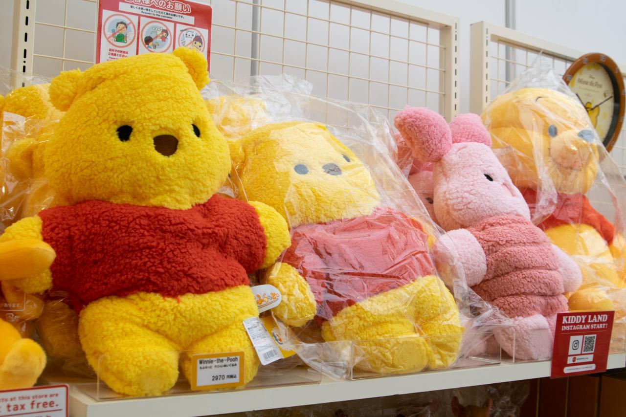 期間限定ショップ】プーさんグッズ1000点以上！“あの表情”もぬいぐるみ