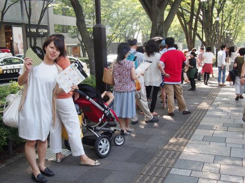 長 い行列に並んでいる人はスマホで何をしている 人気店で調査してみた 1 3 ウレぴあ総研