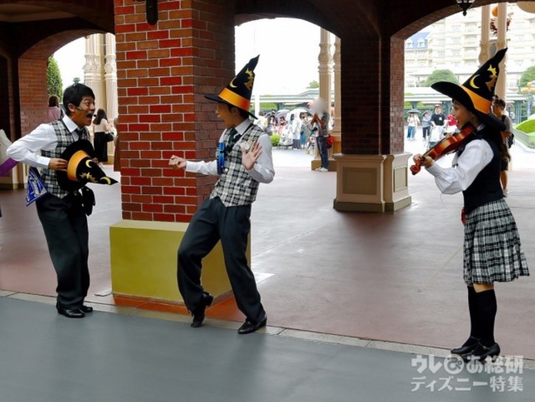 Tdl ハロウィーン版のミニショーが大人気 Tdlバンド ジップンズームガイドツアーでパークがもっと楽しくなる 写真 13 16 ディズニー特集 ウレぴあ総研