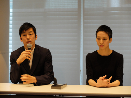 会見より。左から、金森穣、井関佐和子