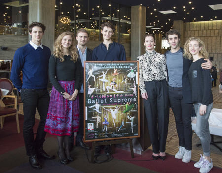 プレス懇親会より　（左から）ジェルマン・ルーヴェ、レオノール・ボラック、フランソワ・アリュ、ユーゴ・マルシャン、オレリー・デュポン、マチアス・エイマン、ミリアム・ウルド＝ブラーム