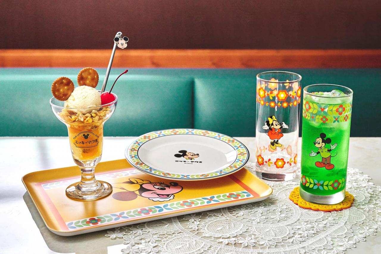 ディズニー】の「レトロ喫茶風グッズ」が激かわ！“食器類＆アパレル
