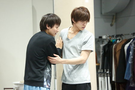 舞台『夜の姉妹』稽古場より　撮影：石阪大輔