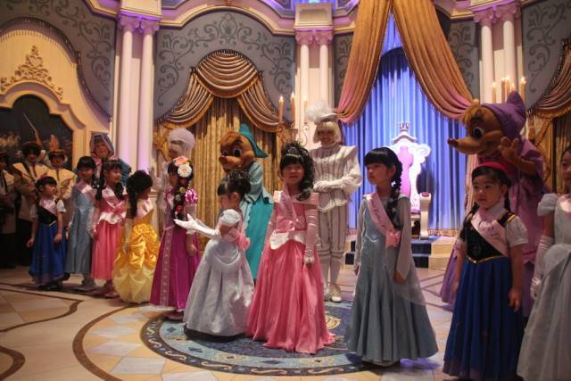 Tdl お城で舞踏会 限定 シンデレラのプリンセス ウェルカム 参加方法 服装 撮影のコツ 16完全ガイド 3 4 ディズニー特集 ウレぴあ総研