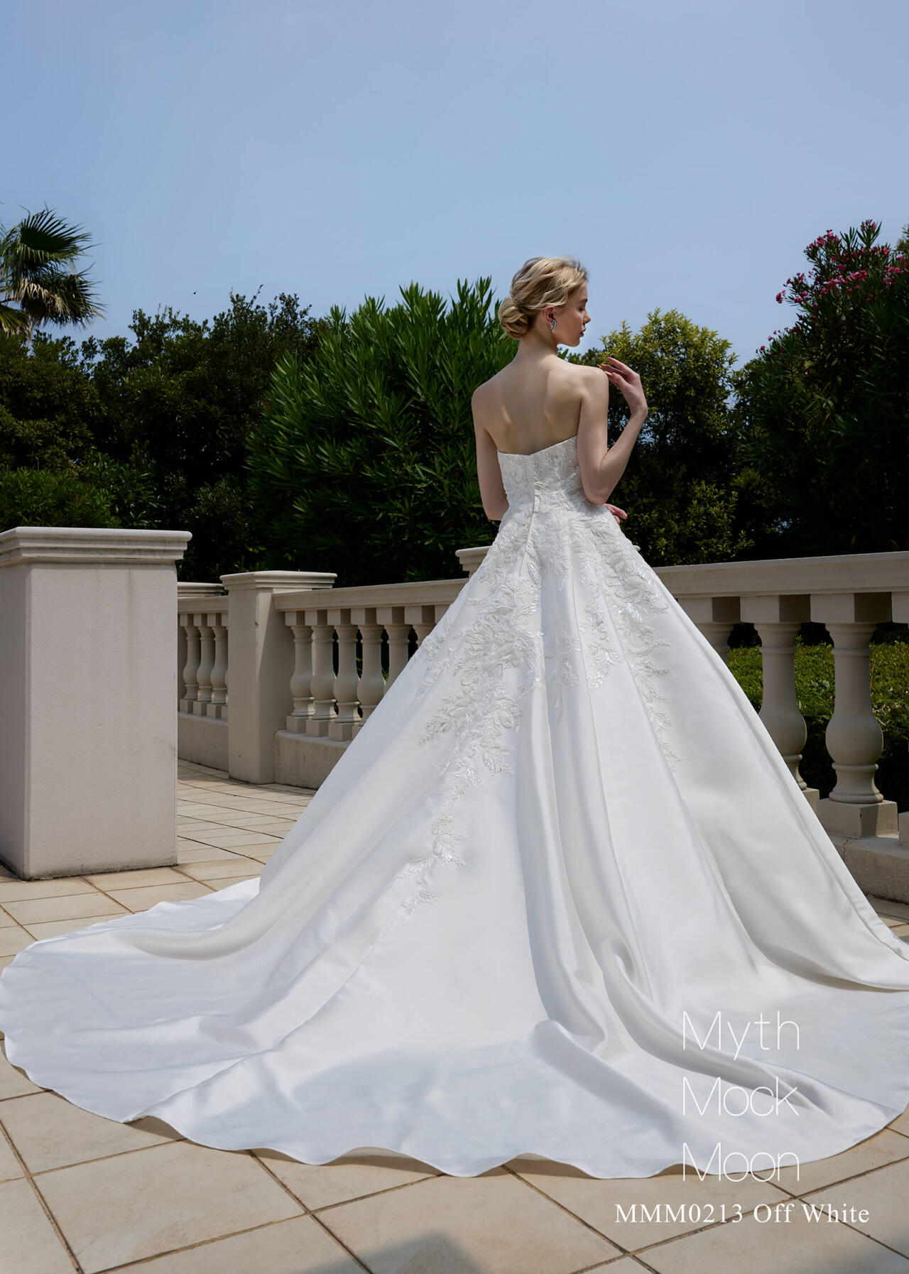 可憐な大人美、満開♪「唯一無二のヒロインドレス」人気3ブランドの