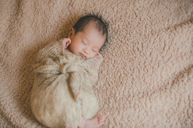 赤ちゃん 100均小物大活躍 自力でニューボーンフォト風の写真を撮るコツ 1 3 ハピママ
