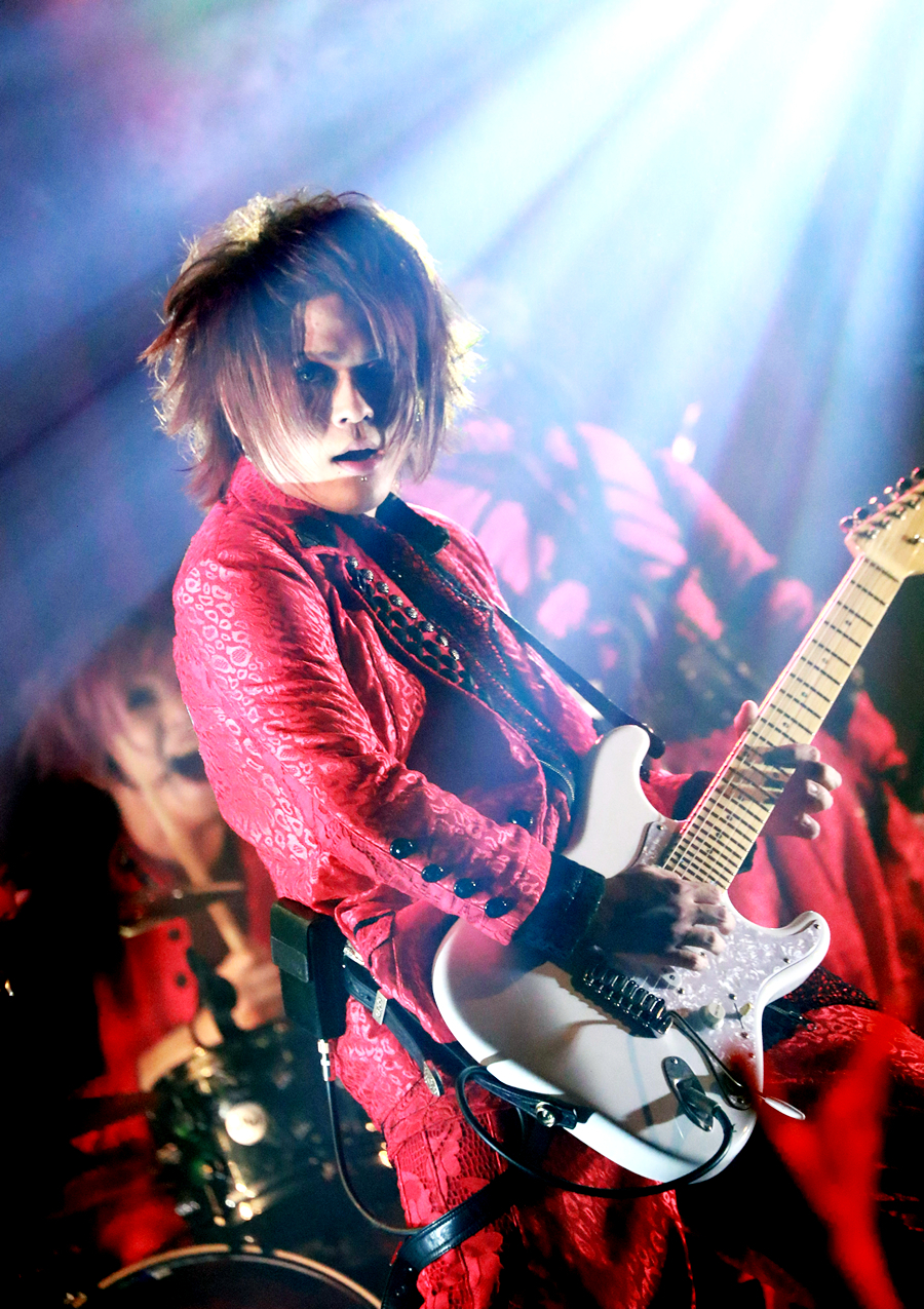 V系 アルルカン 赤 と 黒 の二面性を魅せた夜 新宿renyツアーファイナルレポ 写真満載 写真 26 37 ウレぴあ総研