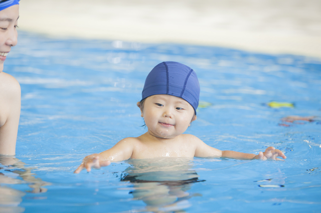 プール 水がこわい 泳げない子を泳げるようにするコツ 1 2 ハピママ