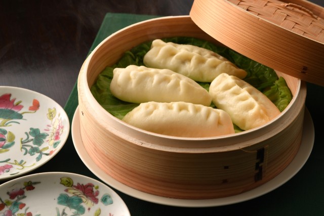 東京ディズニーリゾート 初の公式 レシピ集 発売 ミッキーワッフル や ギョウザドッグ など全62品 写真 3 5 ディズニー特集 ウレぴあ総研