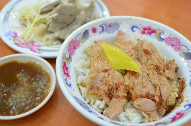 台湾 魯肉飯が北の横綱なら 南の横綱は雞肉飯 ジーロウファン 台湾ツウが勧める 美味しいごはん 5選 2 2 うまい肉