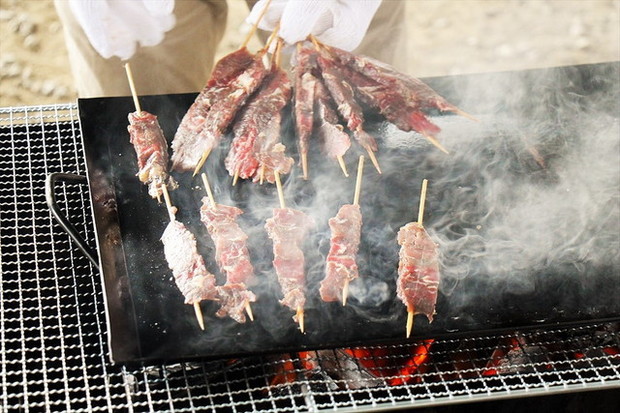 衝撃 ワニ ダチョウ 豚の丸焼き 珍肉 を食べまくる ワイルドバーベキュー がディープすぎた 1 5 うまい肉