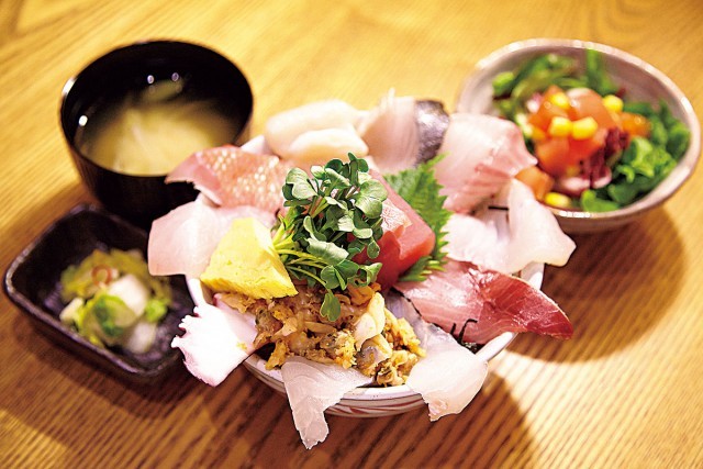うまくて安い お魚ランチ が大集合 日本橋エリアの名店8 寿司 刺身 海鮮丼 1 3 うまいめし