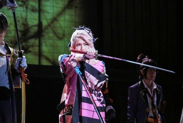 撮りおろし 俳優陣の熱演に大興奮 舞台 刀剣乱舞 濃密レポート 刀ステ 3 4 Medery