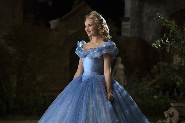 ディズニー映画 シンデレラのドレスがブルーなのはなぜ 実写版 シンデレラ の見方が変わる 5つ のトリビア 3 4 ディズニー特集 ウレぴあ総研