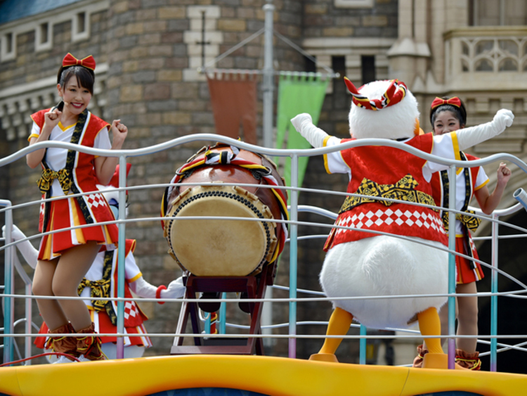 厳選写真30枚 Tdl おんどこどん ミッキーマウスたちフォトギャラリー ディズニー夏祭り15 写真 12 30 ディズニー特集 ウレぴあ総研