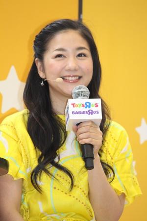 関根麻里 夫kの 子育て風景 を明かす 寝かしつけの子守唄が娘と合唱に ウレぴあ総研