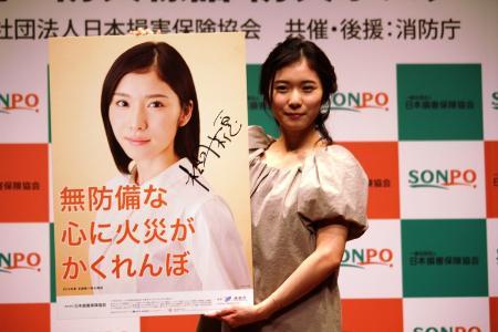 松岡茉優 歴代の方より見劣りする顔つきですが 登竜門ポスター のモデルに ウレぴあ総研