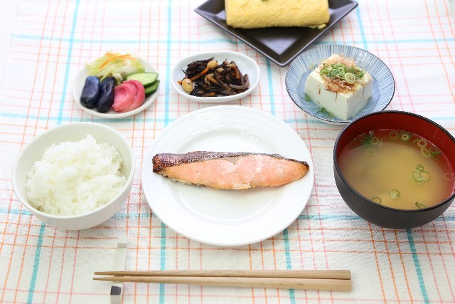 体調不良は食生活の乱れから 欠食 がもたらす悪影響 1日3食の役割まとめ 1 2 Mimot ミモット