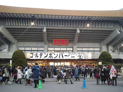 V系 ゴールデンボンバーの武道館 金爆現象 を追う 1 3 ウレぴあ総研