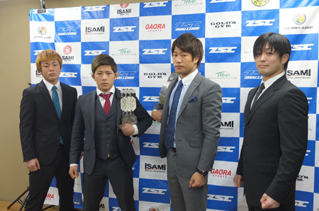 左から、坂巻魁斗、伊藤盛一郎、柏崎剛、上田貴央