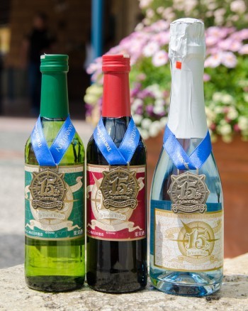 ラストスパート Tds15周年最終日までに飲んでおきたい とっておきカクテル2種 記念ラベルワイン3種 2 2 ディズニー特集 ウレぴあ総研