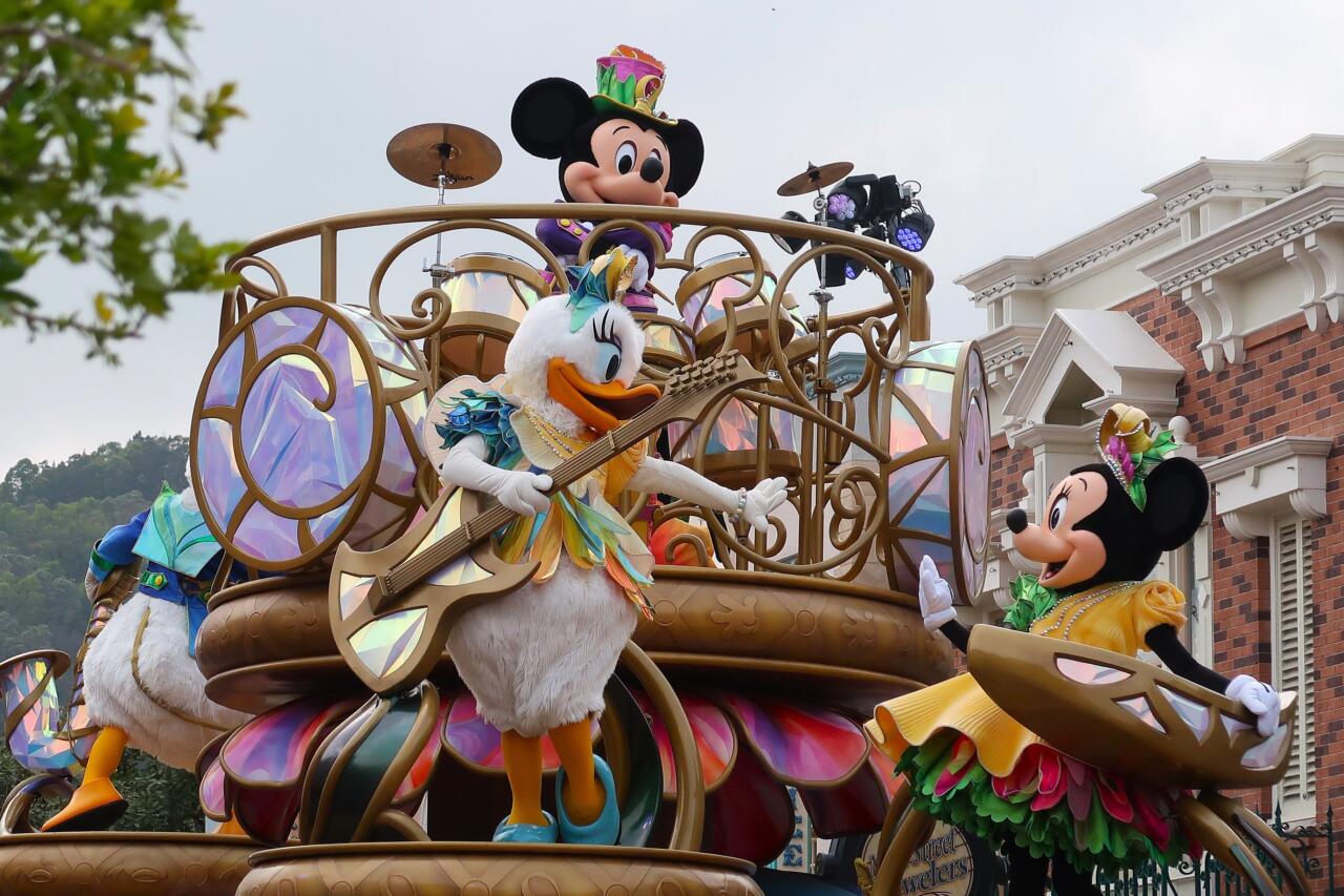 ディズニー】ファン垂涎“スタバ限定スーベニア”も！「20周年限定
