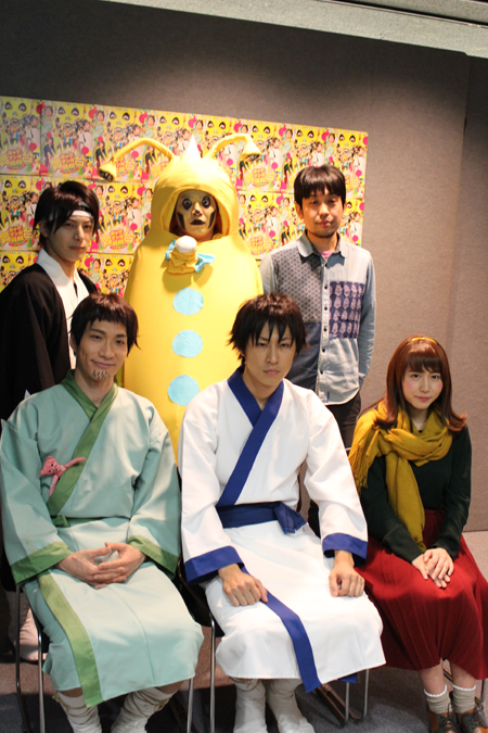 会見より。前列左から、阿部丈二、小笠原健、大場美奈。後列左から、米原幸佑、宮下雄也、なるせゆうせい