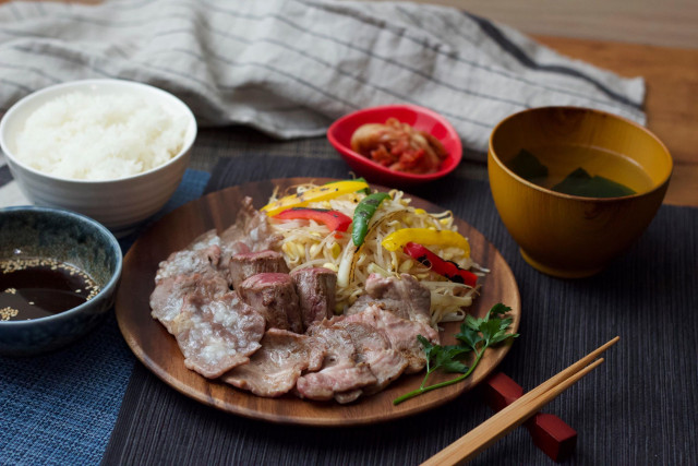 こんな店欲しかった ひとりラム焼肉 専門店で 塩麴漬け肩ロース ほか激うまラム肉を堪能 うまい肉