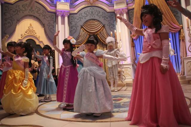 Tdl お城で舞踏会 限定 シンデレラのプリンセス ウェルカム 参加方法 服装 撮影のコツ 16完全ガイド 3 4 ディズニー特集 ウレぴあ総研