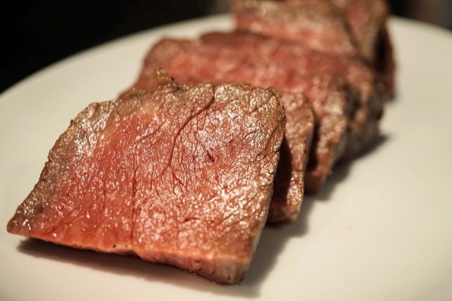食べ放題バルの 肉タイム がヤバい たった1 000円でローストビーフ スペアリブほか3種の肉を食べまくりっ うまい肉