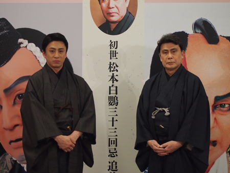 会見より。左から、市川染五郎、松本幸四郎