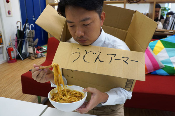 白い服を着てる時にうっかりカレーうどんを注文してしまった時の秘策5 2 2 バーグハンバーグバーグ通信 オモトピア