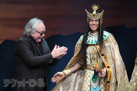 メンフィス役・浦井健治と作曲家のシルヴェスター・リーヴァイ